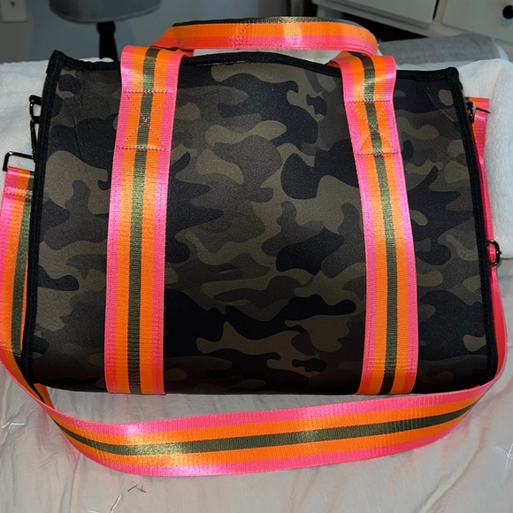 Haute Shore tote - Picture 1 of 7